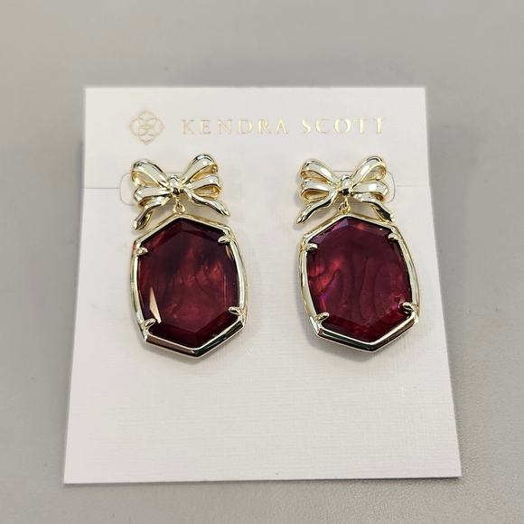 Kendra Scott Jewelry - NWT Kendra Scott Gold Daphne Bow Dark Pink Drop Earrings 